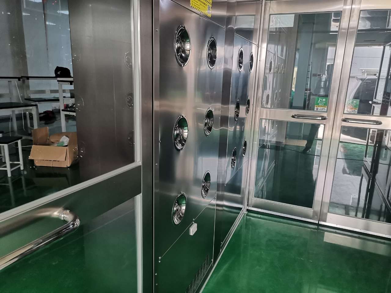 天津市津香元商貿(mào)有限公司安裝風淋門